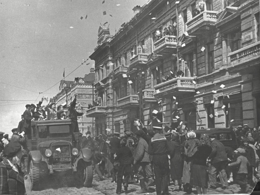 60. День Победы во Владивостоке,  май 1945 г., ГАПК, фотофонд, П-9913.jpg